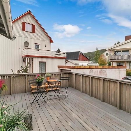 Din Hjem! Mitt I By1. Gratis Parkering!! Apartment Нарвик Екстериор снимка